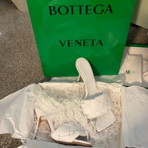 Bottega Veneta Shoes - Only worn once. Luxury 100% authentic Bottega Lido Heels